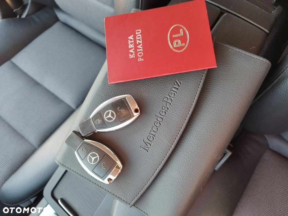 Mercedes-Benz Klasa C 180 CGI Automatik BlueEFFICIENCY Avantgarde - 12