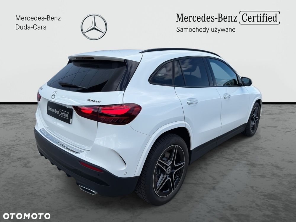 Mercedes-Benz GLA - 9