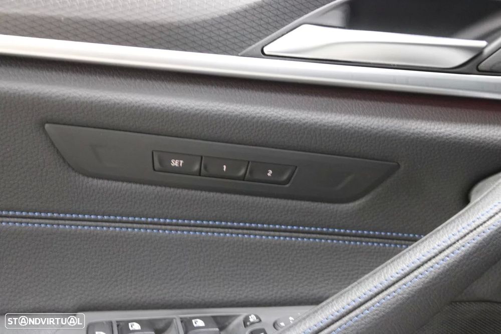 BMW 530 e Pack Desportivo M - 13