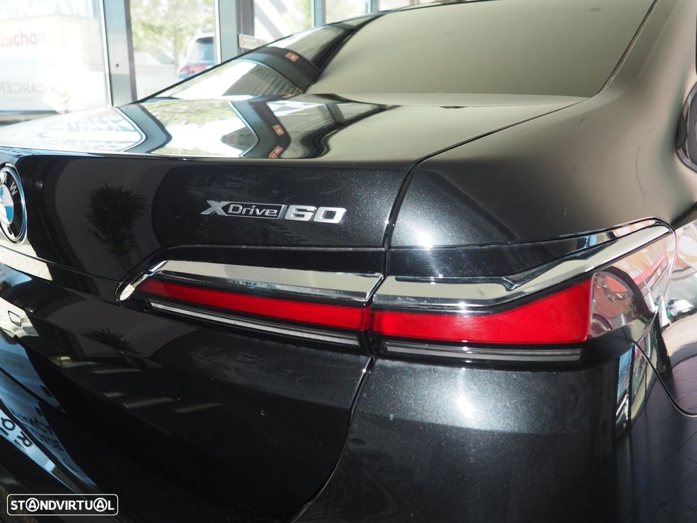 BMW i7 xDrive60 Pack Desportivo M - 20