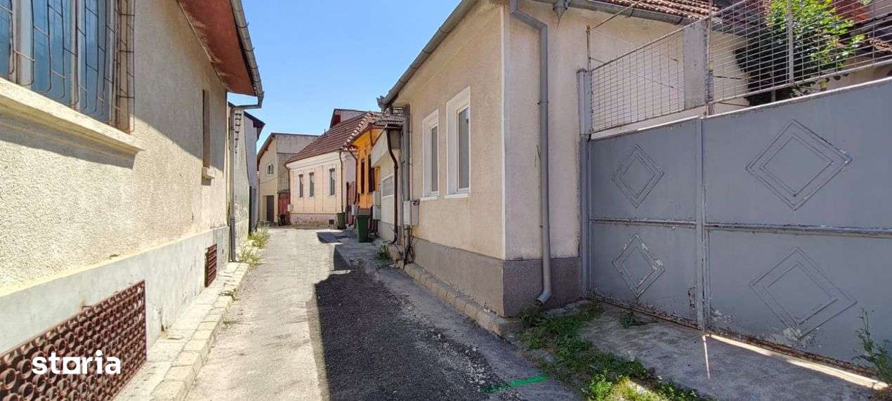 Casa mansardabila in zona Dealul Cetatii - Colina Universitatii — fotografia 1