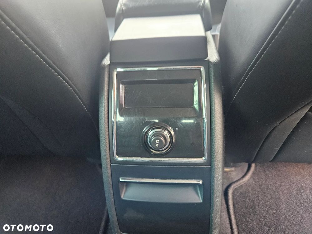Skoda Superb 2.0 TDI DSG Elegance - 24