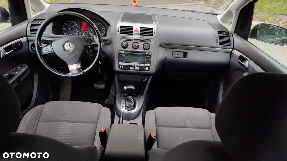 Volkswagen Touran 2.0 TDI DPF Highline DSG - 9