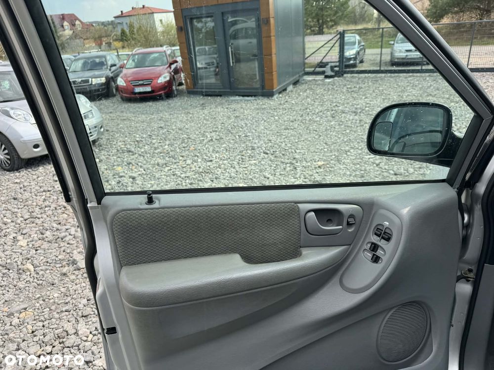 Chrysler Grand Voyager 2.8 CRD Executive LX S&G - 11