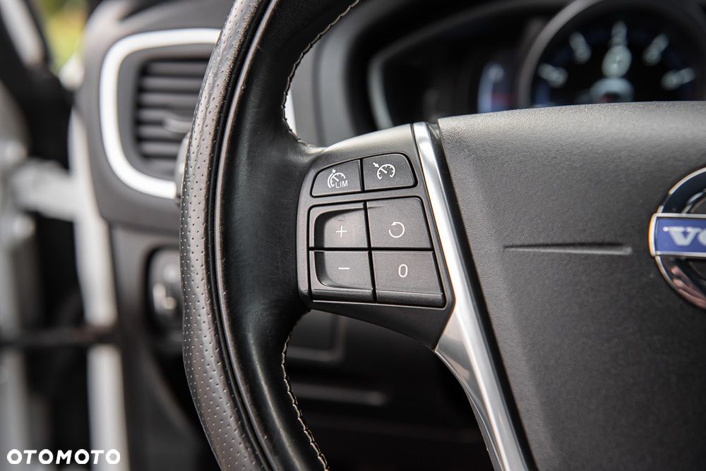 Volvo V40 T4 R-Design - 20