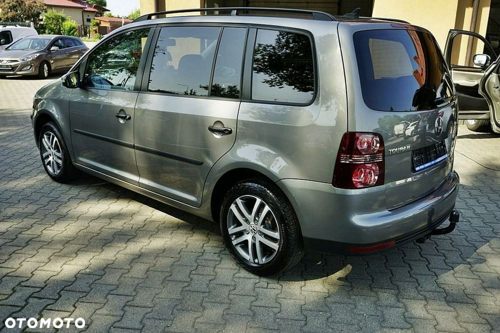 Volkswagen Touran - 4