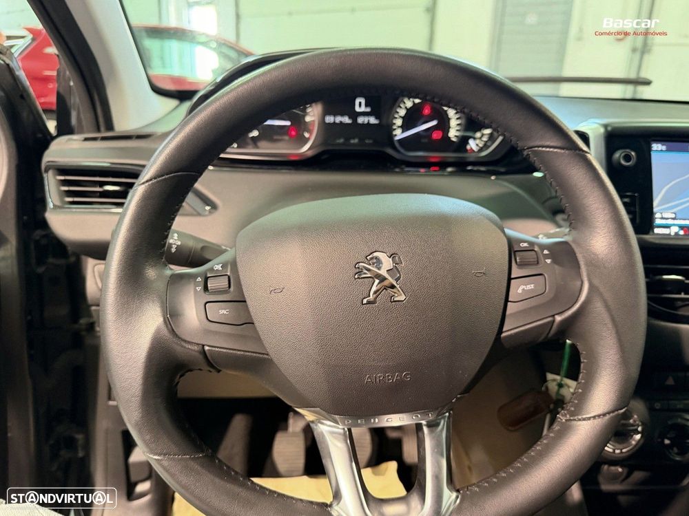 Peugeot 208 1.2 PureTech Signature - 14