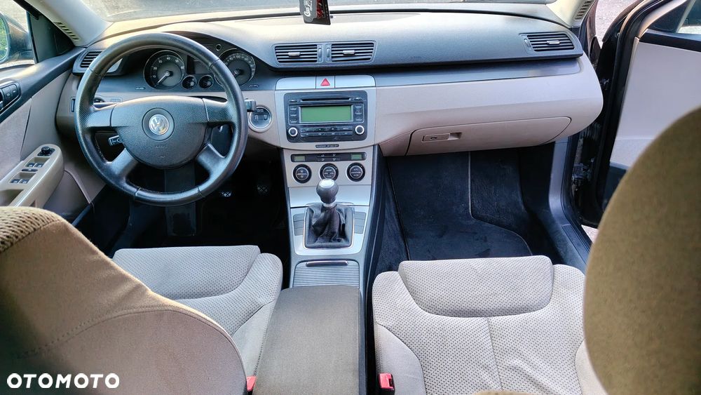 Volkswagen Passat 2.0 FSI Comfortline - 15