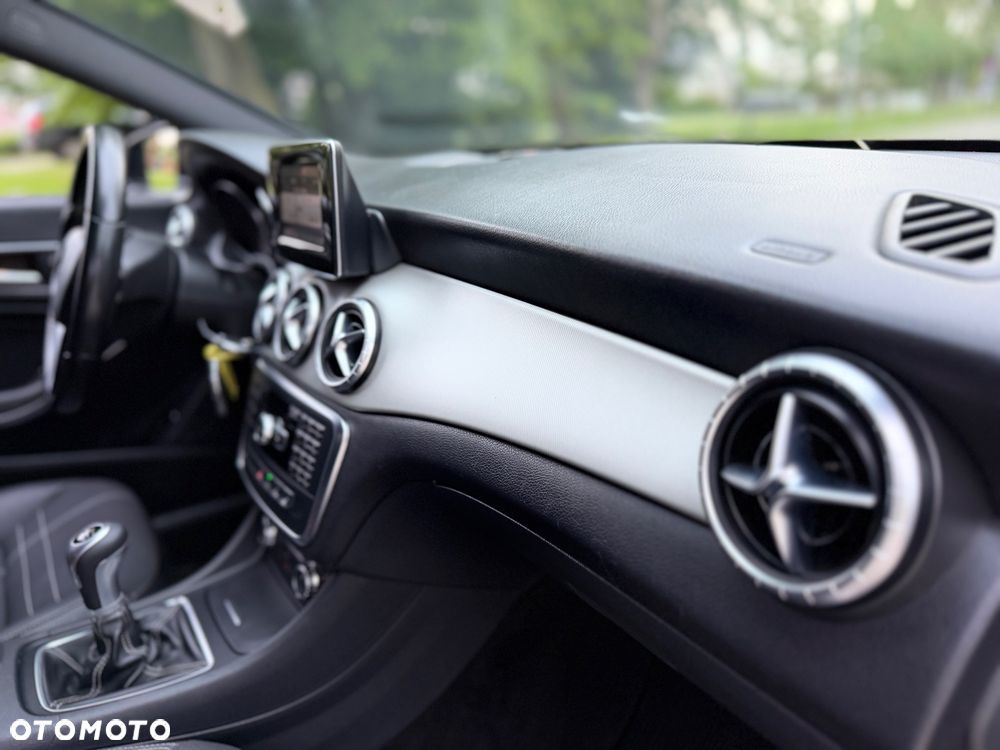 Mercedes-Benz CLA 200 AMG Line - 8