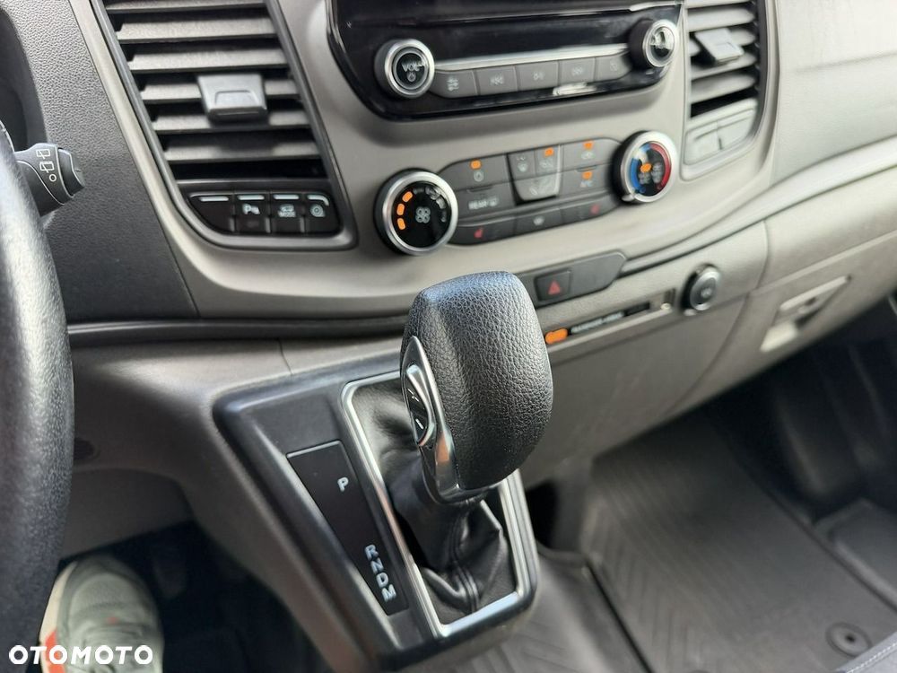 Ford Tourneo Custom - 29