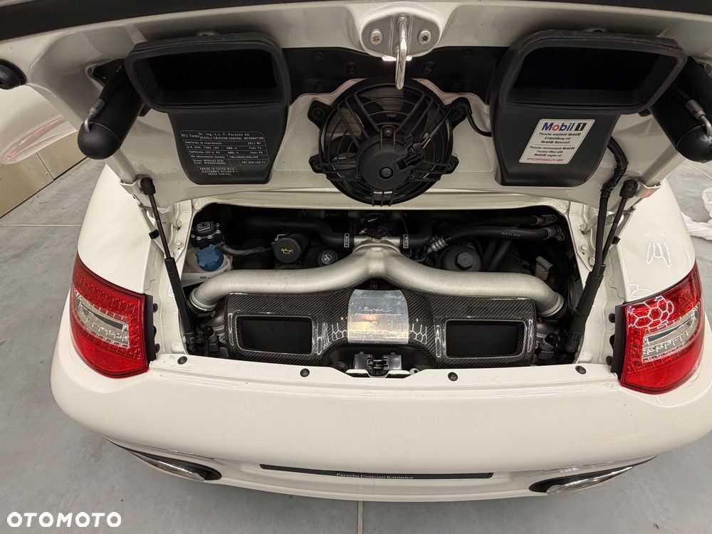 Porsche 911 Turbo S - 16