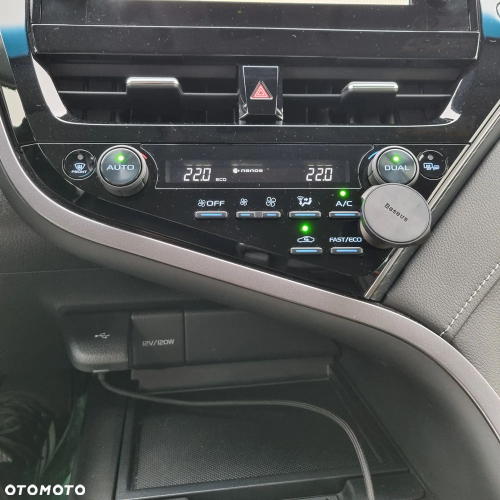 Toyota Camry 2.5 Hybrid Prestige CVT - 22