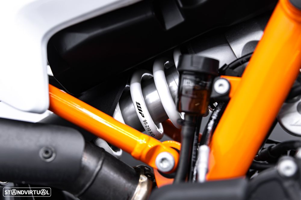 KTM 890 - 8