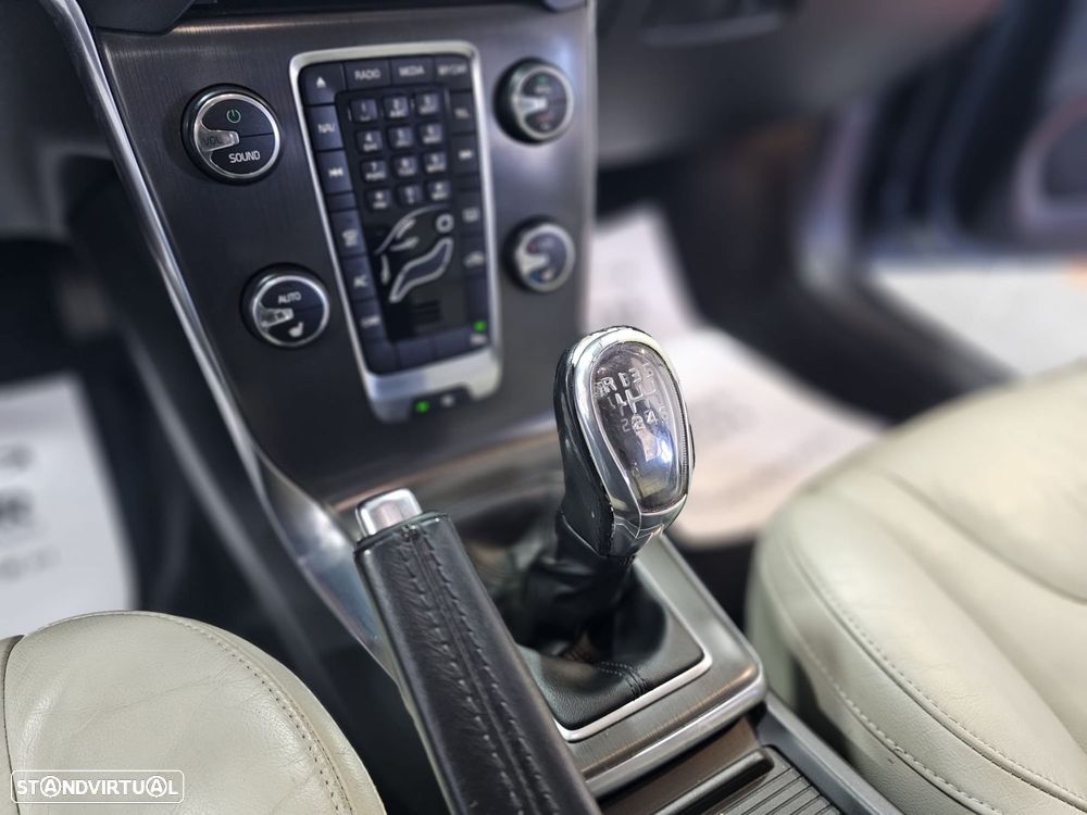 Volvo V40 1.6 D2 Momentum - 19