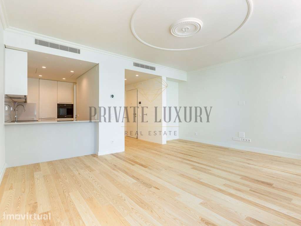 Apartamento T2 com varanda nas Avenidas Novas - Grande imagem: 2/25