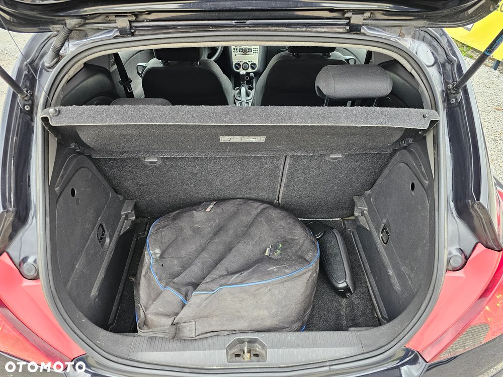 Opel Corsa 1.2 16V Cosmo - 15