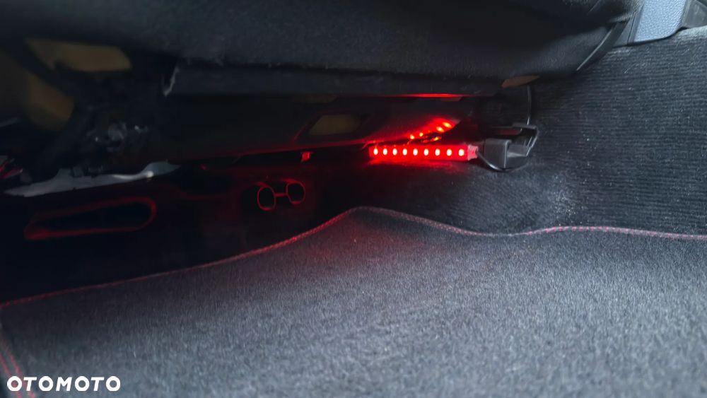 Volkswagen Passat 2.0 FSI Individual - 32