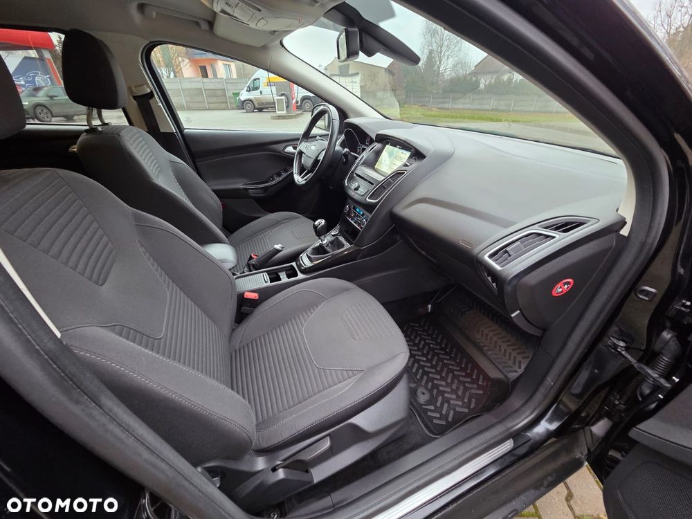 Ford Focus 1.0 EcoBoost Titanium - 11