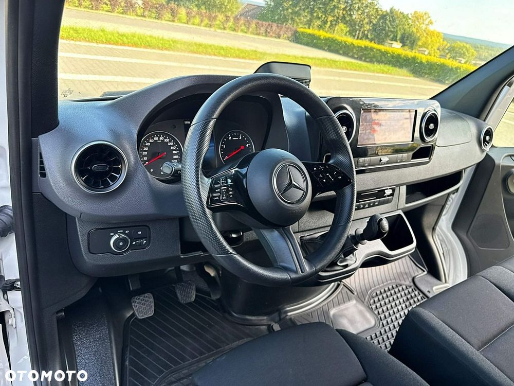 Mercedes-Benz Sprinter - 23
