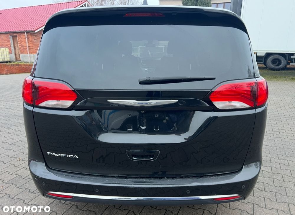 Chrysler Pacifica - 5