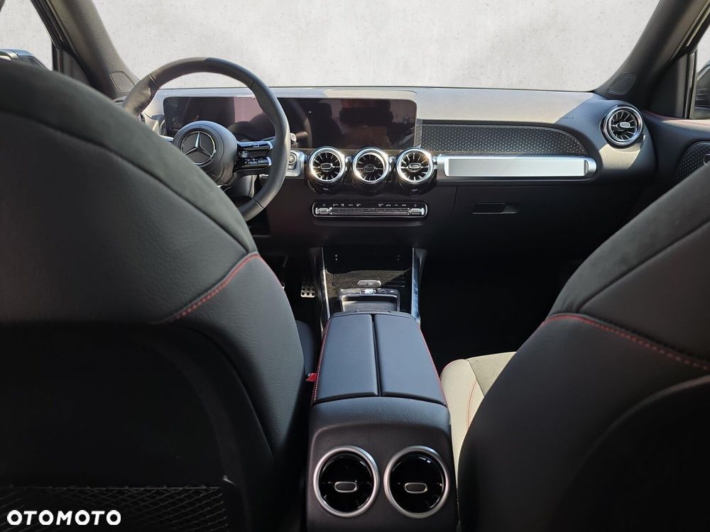 Mercedes-Benz GLB - 13