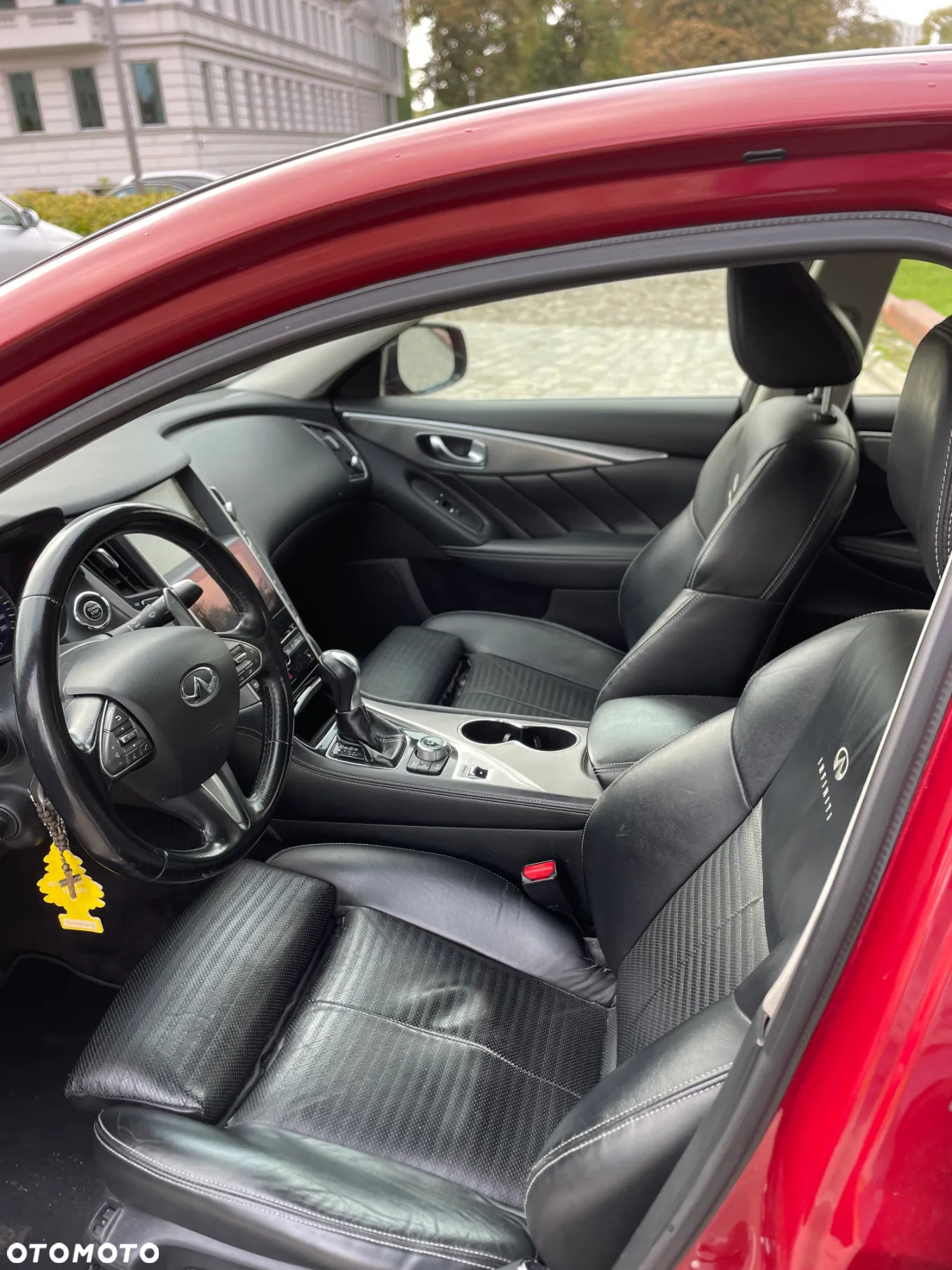 Infiniti Q50 2.0t Sport Sound Studio by Bose - 10