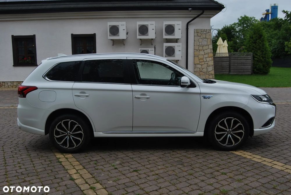 Mitsubishi Outlander - 17