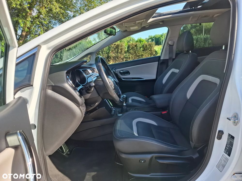 Kia Ceed - 12