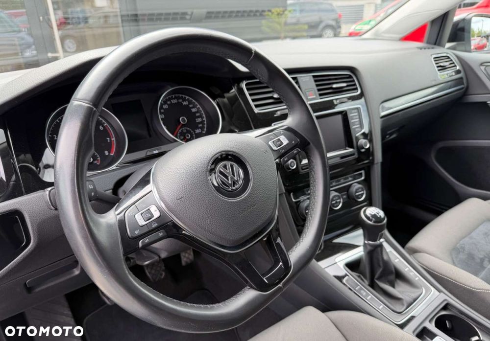 Volkswagen Golf - 18