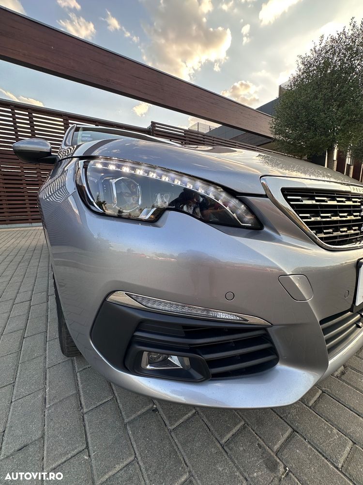 Peugeot 308 PureTech 130 GPF EAT8 Stop & Start Allure Business-Paket - 12
