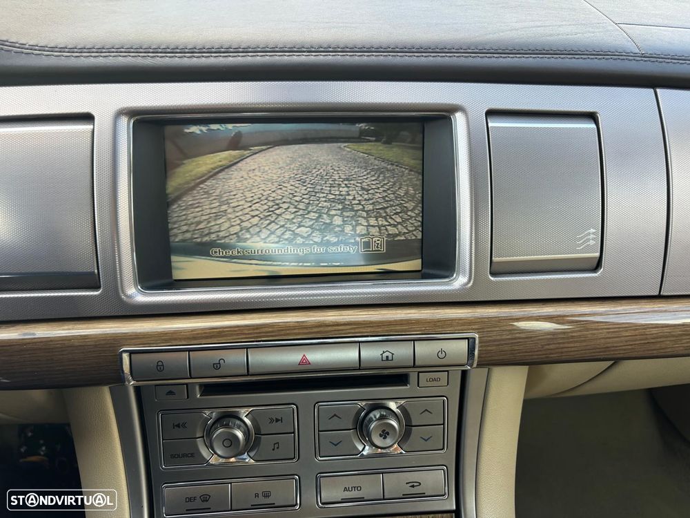 Jaguar XF 2.7 D V6 Premium Luxury - 13