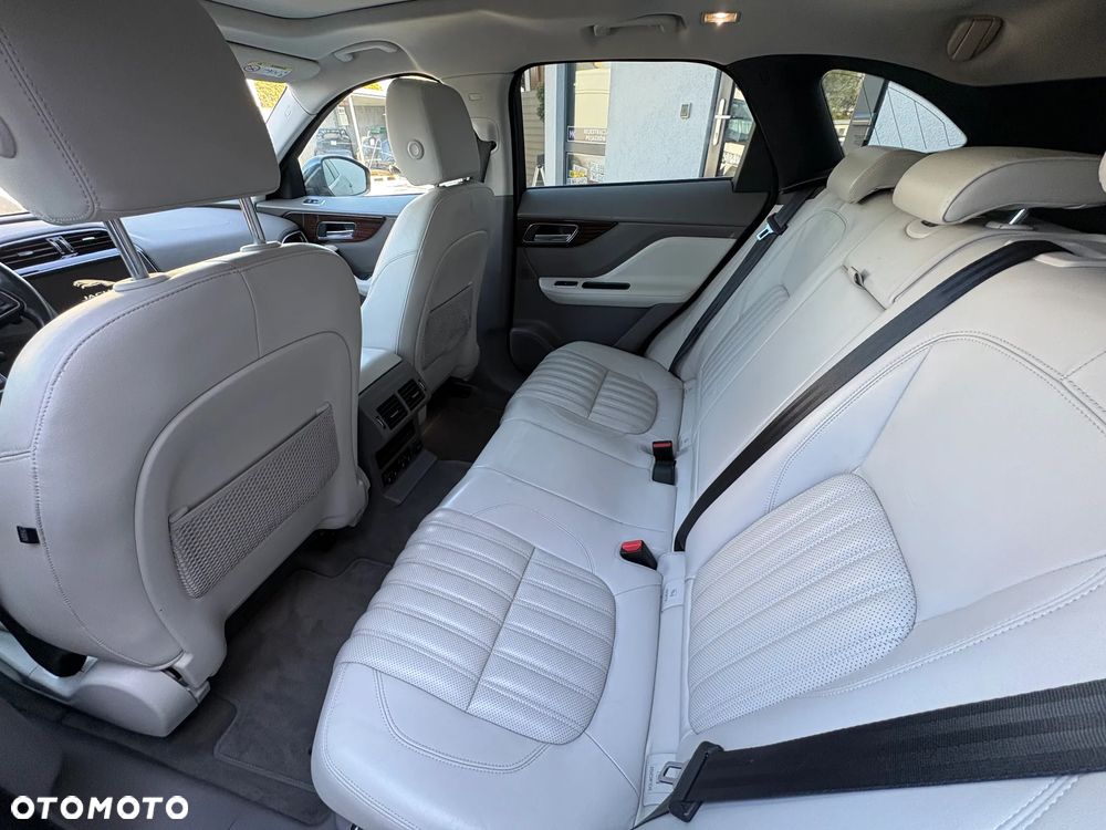 Jaguar F-Pace 30d AWD 300 Sport - 8