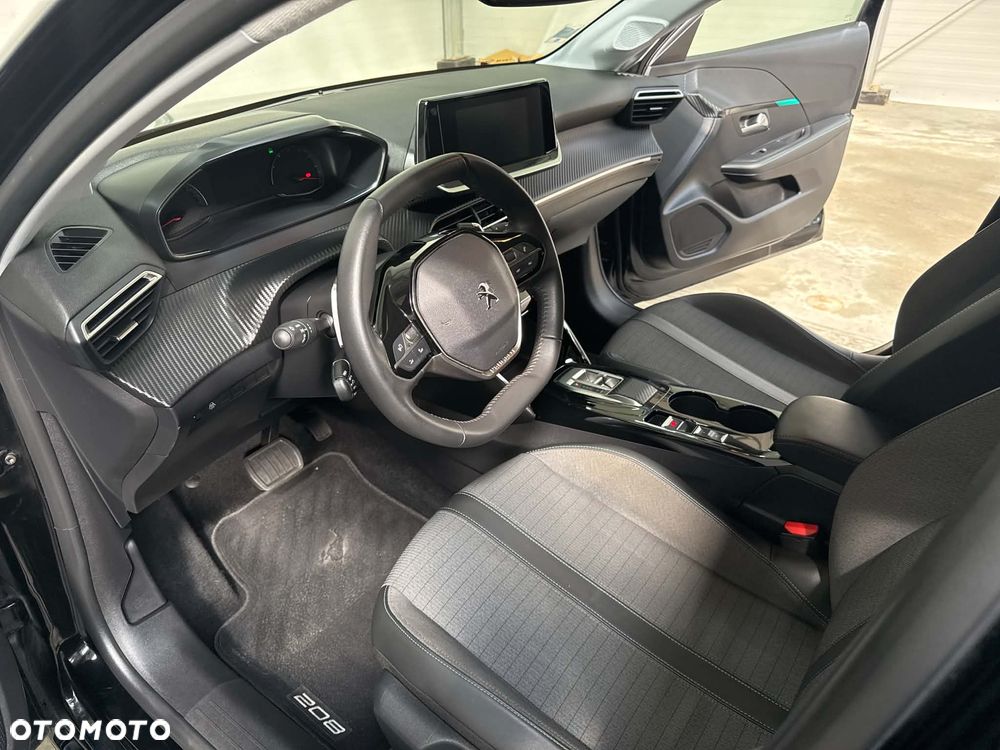 Peugeot 208 PureTech 100 EAT8 Allure - 6