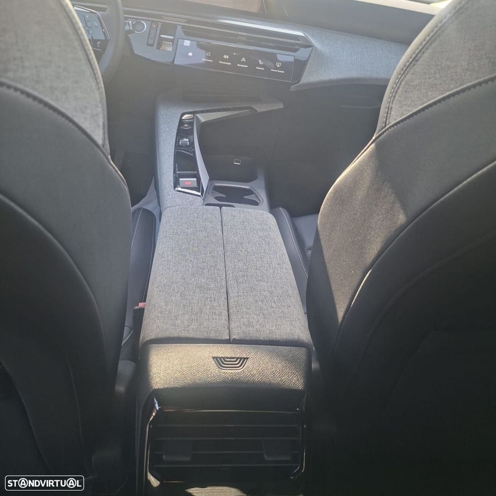 Peugeot E-5008 73 kWh Allure - 12