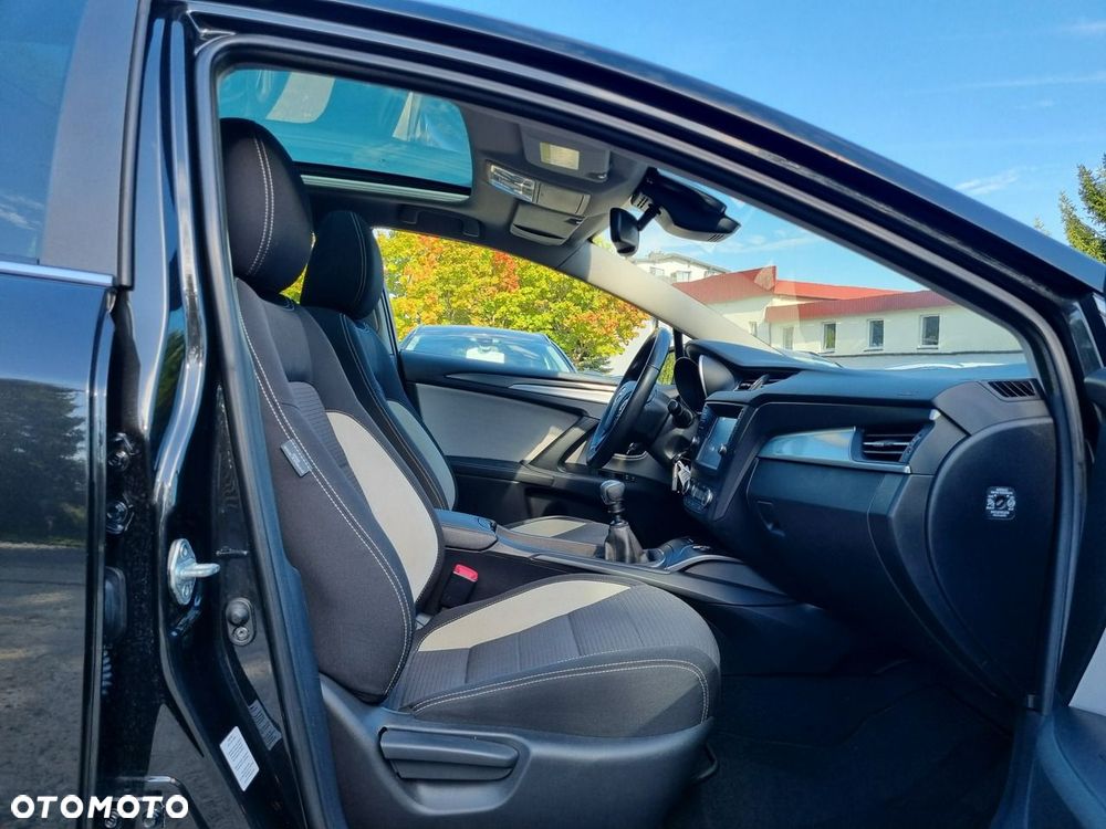 Toyota Avensis 2.0 D-4D Premium - 11