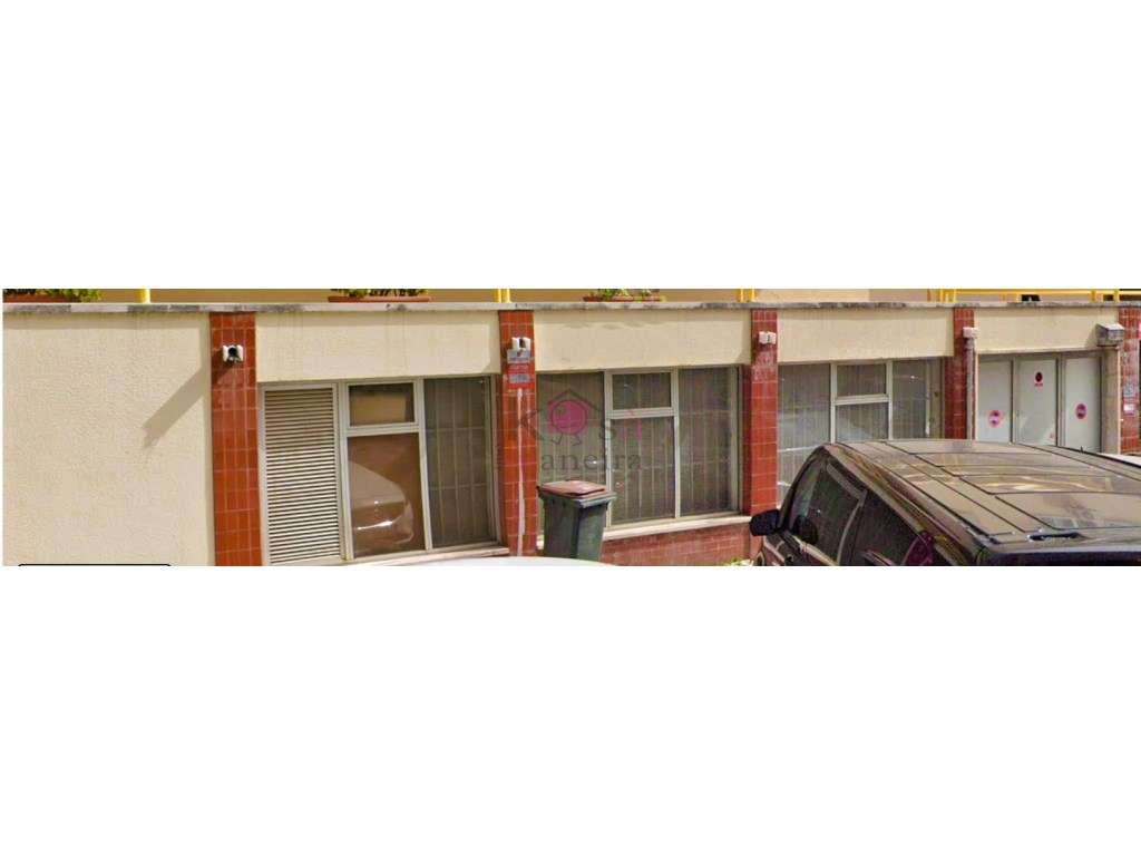 2 Espaço comercias com 207 m² com montra, e a 2º loja comcom 265 m²... - Grande imagem: 3/23