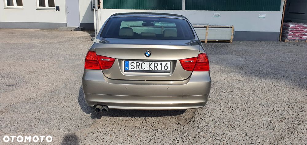 BMW Seria 3 325i Edition Exclusive - 21