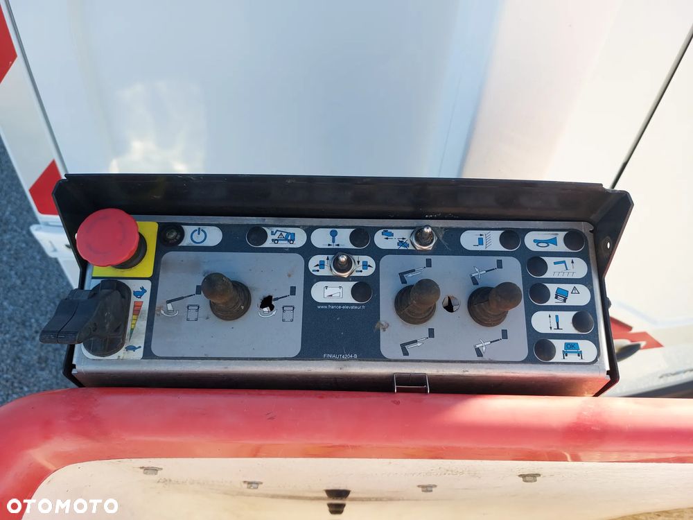 Renault Master / podnośnik koszowy 12.5 m/ zwyżka/ tylko 340 h  pracy/ super stan / Francja - 13