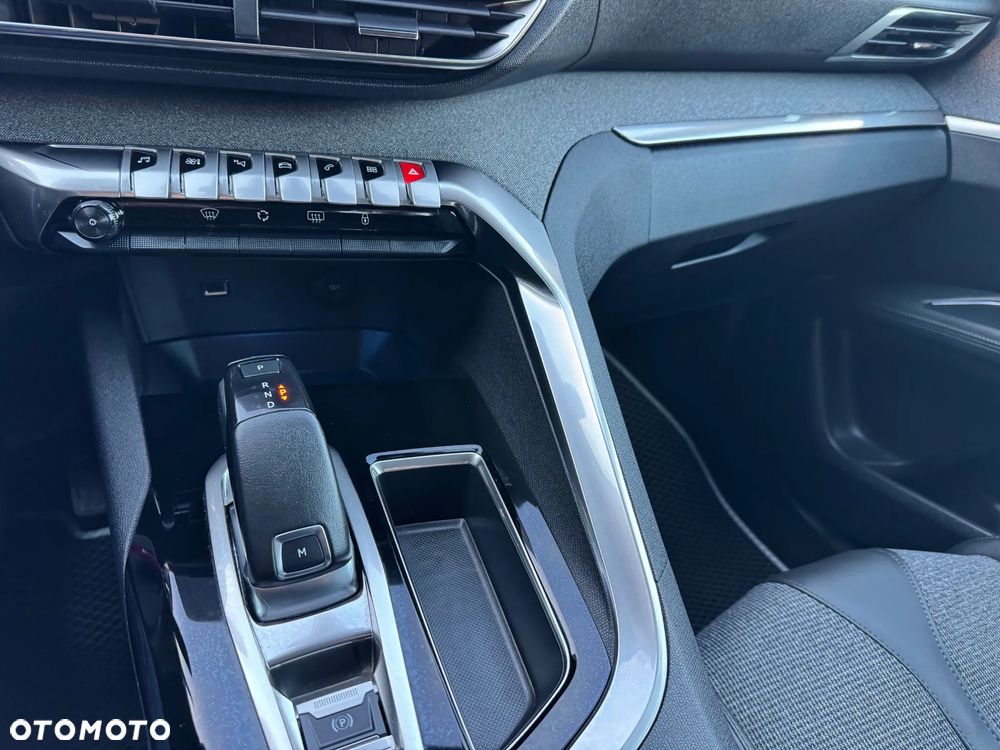 Peugeot 3008 1.5 BlueHDi Allure S&S EAT8 - 17