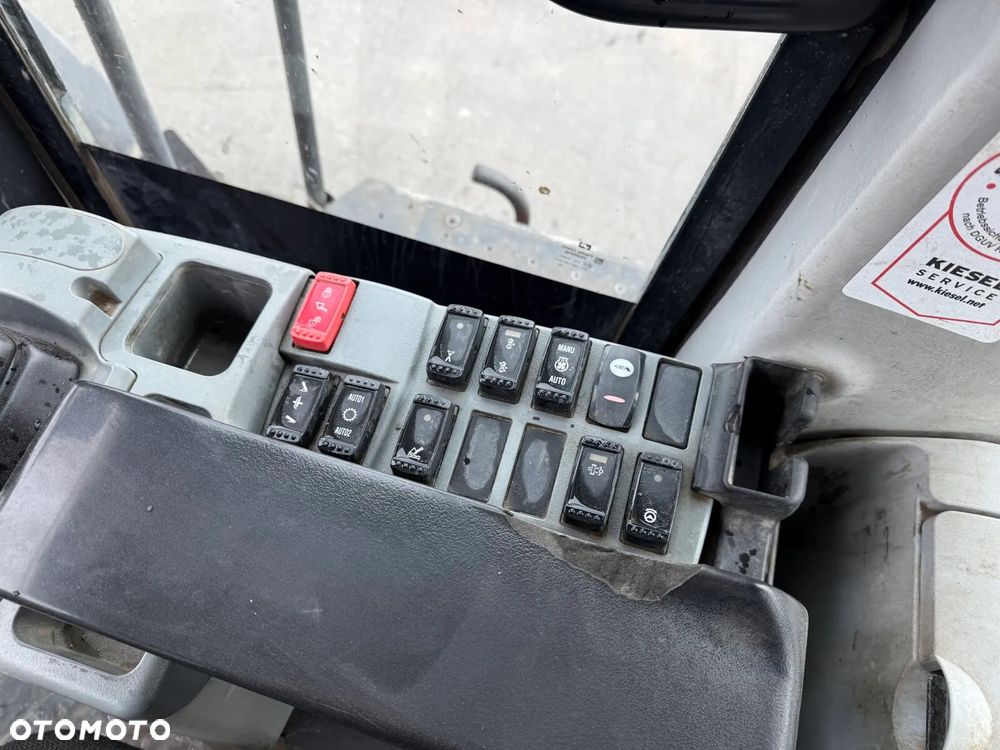 Hitachi ZW310-6 - 13