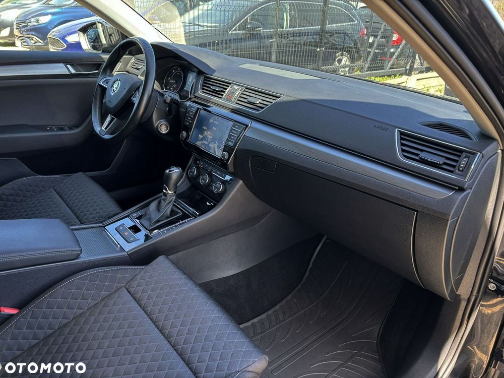 Skoda Superb 2.0 TDI Sportline DSG - 33
