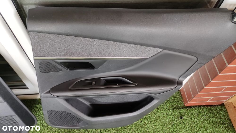 Fotele kanapa Peugeot 3008 II GT LINE komplet razem z tapicerką - 4
