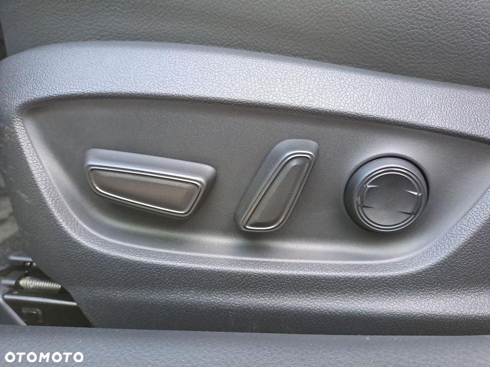 Toyota Camry 2.5 Hybrid Comfort CVT - 25