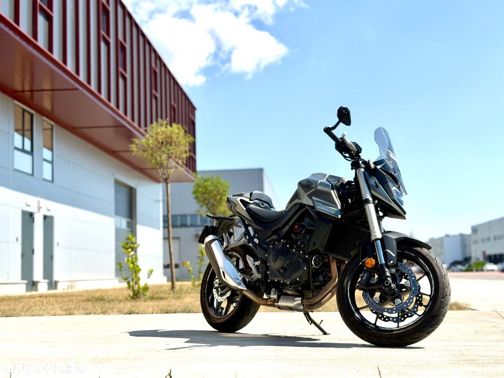 Honda CB 750 Hornet - 1