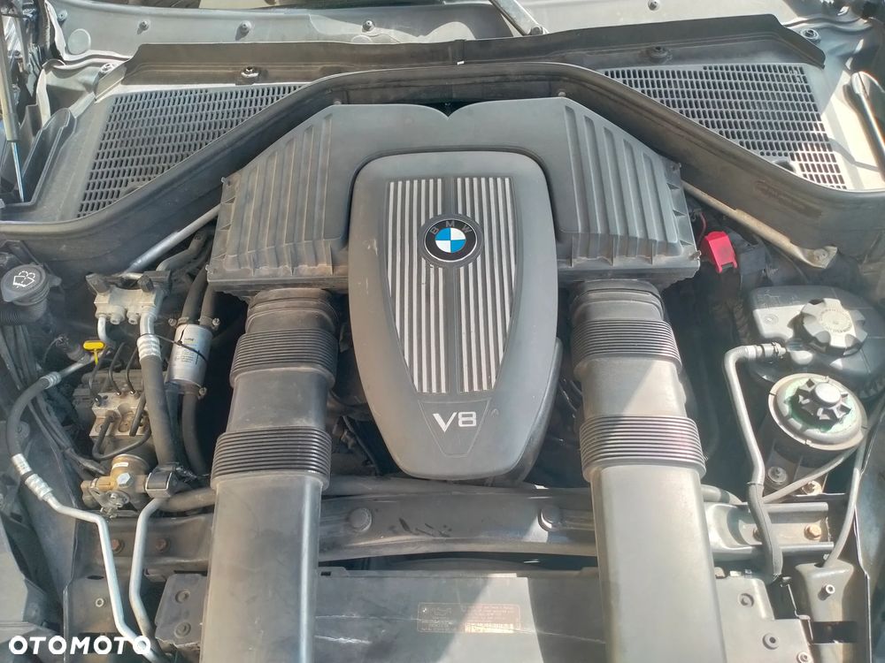 BMW X5 4.8i - 23