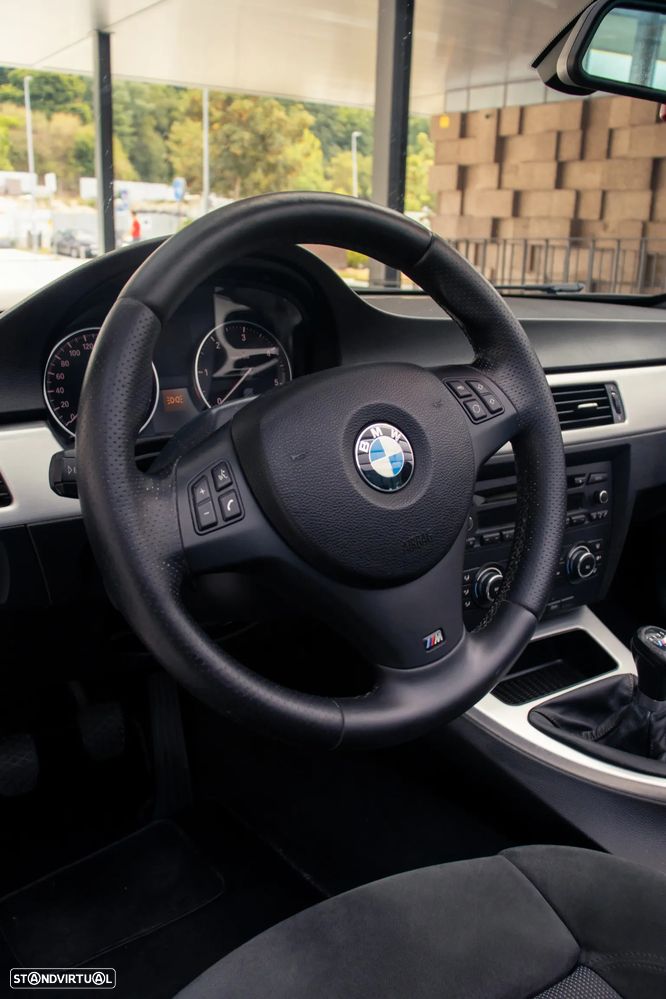BMW 320 d Coupe Edição M - 15