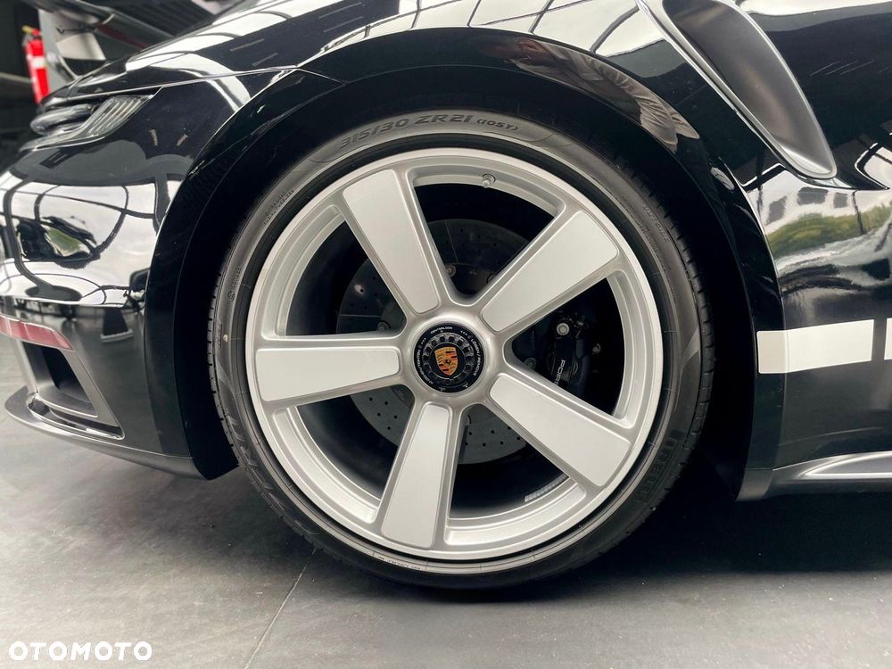 Porsche 911 Turbo 50 Jahre - 5