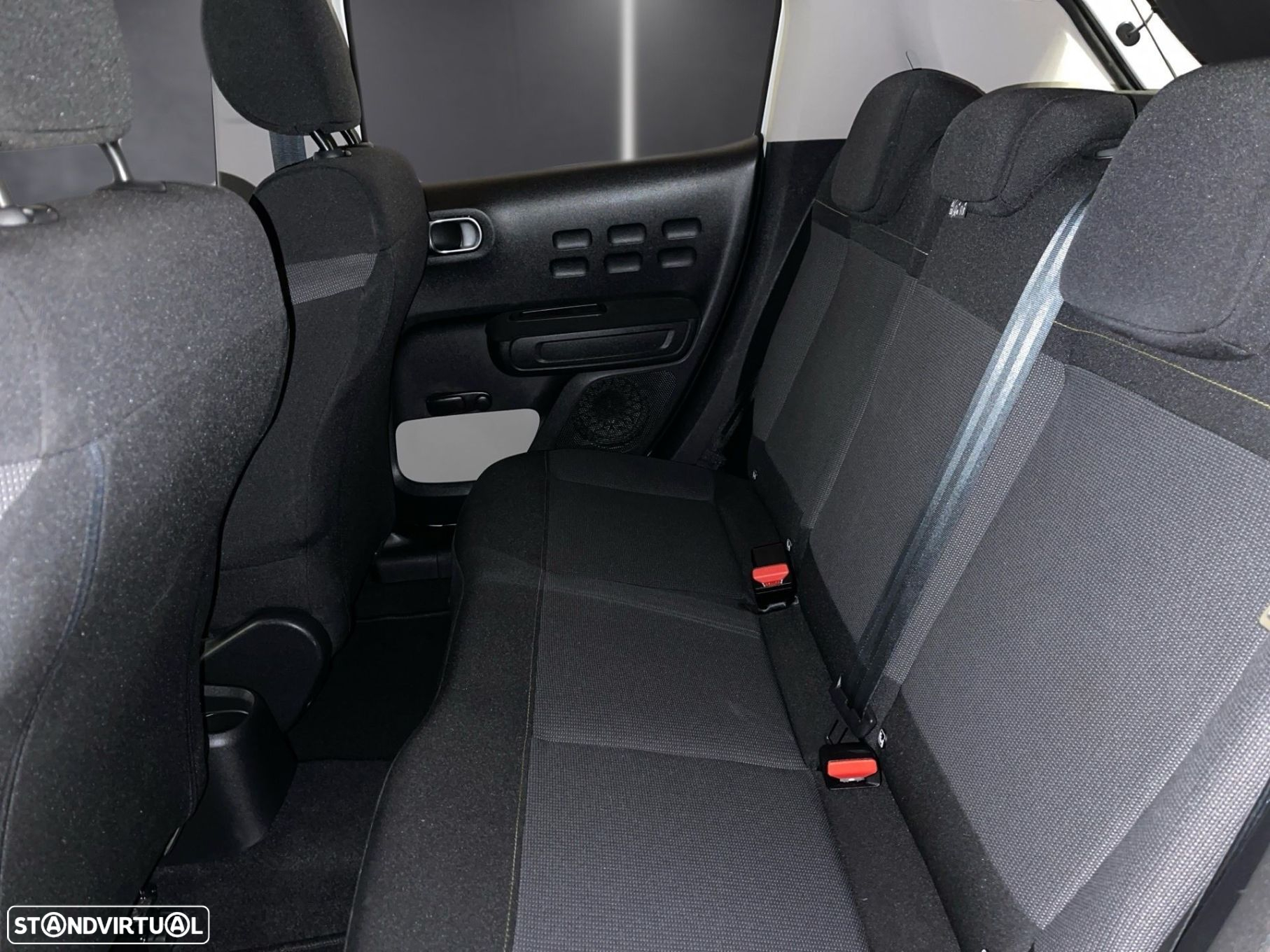Citroën C3 1.2 PureTech Shine EAT6 - 24