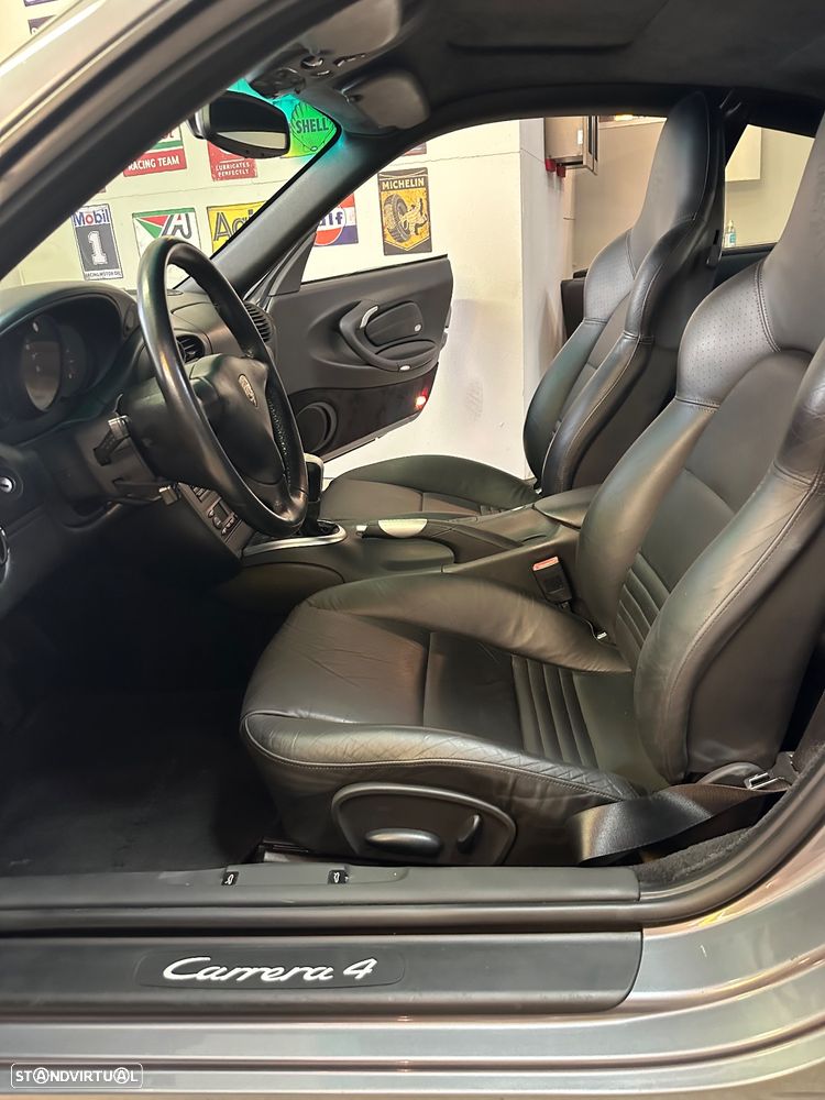 Porsche 911 (996) Carrera 4 - 32