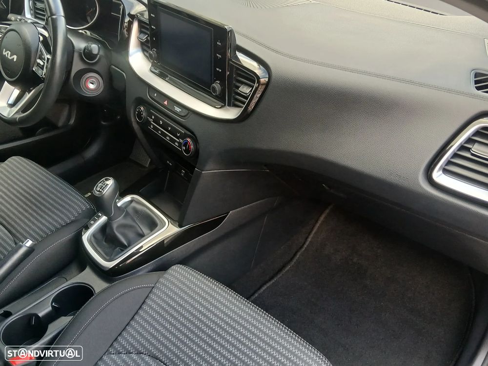 Kia Ceed SW 1.6 CRDi MHEV Dynamic - 21